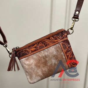 Nueva llegada occidental estampado cuero de vaca nuevo elegante bolso tallado a mano de cuero borla Boho pelo en ocultar Sling Bag - Product Image 1