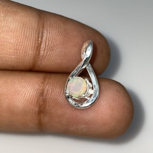 Pendentif en acier inoxydable pour enfants, opale éthiopienne multicolore, vintage, facetté, pierre précieuse, diamant, plaqué, coupe naturelle, charmant - Product Image 1