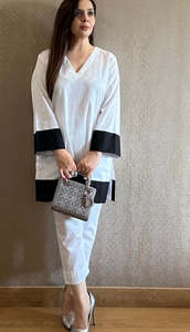 ชุดเสื้อผ้าสองชิ้นเหนือเข่ากางเกงผ้าฝ้ายพิมพ์ลายสีดำและสีขาวเสื้อตัวสั้นแบบทันสมัยสำหรับฤดูร้อน - Product Image 4