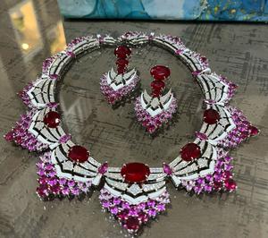 Ensemble de collier et boucles d'oreilles de qualité supérieure, finition argentée, pierres CZ, pour collection de mariage, pour femmes - Product Image 1