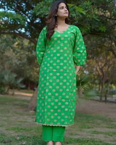 Ensemble coordonné Aaranya Bloom en pur coton imprimé à la main avec motif doré au meilleur prix - Product Image 3