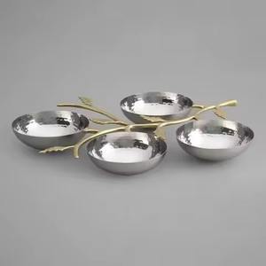 Ensemble de bols de service en métal au design moderne pour les espaces de repas à domicile - Product Image 1