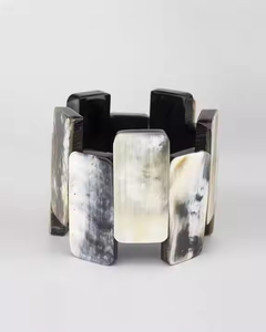 Pulsera de color de cuerno natural con amor y el mejor diseño Brazalete de cuerno Pulsera de artesanía de media luna - Product Image 4