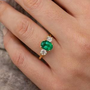 Bague Moissanite verte à trois pierres bague de fiançailles Moissanite ovale et 1.50 carats coupe ronde bague de mariage en or 14 carats trilogie diamant - Product Image 4