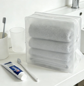 <b>Clear</b> Transparent Cosmetic <b>Bag</b> Portable Zipper Closure PVC Material Simple Style Travel Makeup Storage <b>Bags</b> Foldable Waterproof - Product Image 3