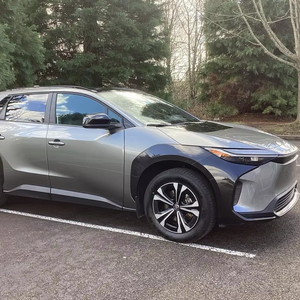 TOYOTA BZ4X XLE 2025 D'OCCASION DU PREMIER PROPRIÉTAIRE - ÉTAT PARFAIT - Product Image 1