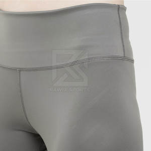 Mallas de entrenamiento sin costuras con logotipo personalizado 2025 para mujer, la mejor venta, mallas de Yoga para mujer con ropa activa - Product Image 6