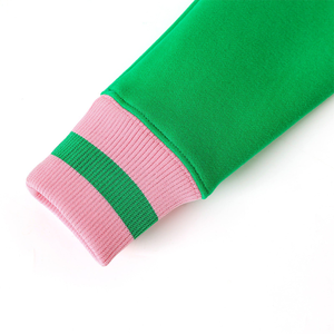 เสื้อฮู้ดดี้ขนแกะพรีเมียม Green Prep สำหรับทุกเพศ ปักลายเชนิลล์ กระเป๋าจิงโจ้ ปลายแขนเสื้อแบบริบ ทนทาน บุด้วยผ้าฝ้ายออร์แกนิค 100% - Product Image 5