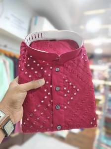 Kurtas de algodón suave para hombres para la venta en línea Trabajo de bordado pesado en la parte delantera y trasera Ropa india y pakistaní - Product Image 2