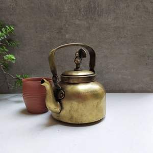 Théière et bouilloire en laiton de luxe fabriquées à la main avec élégance culturelle adaptées aux collectionneurs et aux amateurs de thé - Product Image 1