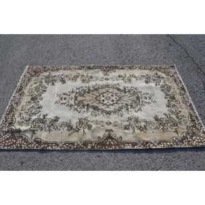 Tapis turc vintage, tapis de 3,7 x 6,7 pieds, tapis en laine beige à motifs floraux - Product Image 2