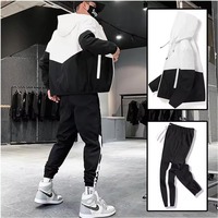 Ensemble survêtement deux pièces en polyester avec veste coupe-vent zippée en nylon et pantalon de jogging patchwork, collection hiver 2026
