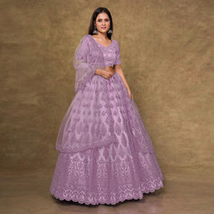 Lehenga Choli de Lujo con Detalles Intrincados de Lentejuelas, Elegante Estructura con Vuelo, Acabado de Bordes Refinado y Superposición Fluida - Product Image 2