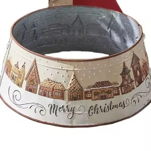 Collier de sapin de Noël en métal rouge avec décorations et accessoires de protection de la base du support - Product Image 4