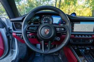 Encantadora SUV 911 Carrera S 2024 Oscura, Usada, con Llantas de Aleación R17, Transmisión Automática, Asientos de Cuero, Navegación Premium y Control Remoto de Aleación de Aluminio - Product Image 2