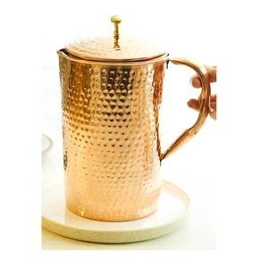 Pichet décoratif en cuivre avec couvercle et verres design gravé classique et charme rustique pour un accent de maison unique - Product Image 4