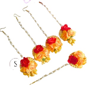 Joyería Maang Tikka de Flores al por Mayor para Regalos de Haldi Mehendi, Regalos para Damas de Honor, Joyería Mehndi para Bodas y Decoración - Product Image 1