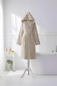 Albornoz de algodón turco Santorini, color taupe a rayas, con capucha - Product Image 5