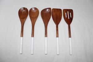 Cuchara y tenedor de madera para servir ensaladas, con asas de resina, ideal para decoración del hogar y suministros de cocina, tiendas para reventa - Product Image 6