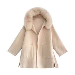 Cappotto in Vera Lana e Cashmere con Decorazioni in Cristallo e Colletto in Pelliccia di Volpe, Traspirante, Taglie da XS a XL, Vera Pelle con Stampa a Righe - Product Image 3