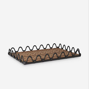 Un sens du flux et du mouvement mélange l'influence côtière avec l'affichage tendance de la pièce maîtresse sur votre plateau en rotin de salle à manger - Product Image 1