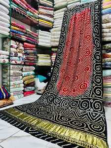 Soie indienne Gajji Dupatta de la collection Ssumaira avec travail Mukesh en or lourd - Product Image 6