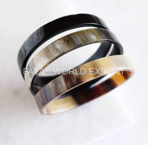 Bracelets personnalisables en corne de buffle naturelle avec gravure de logo Best Design Horn Bangles Handmade Polished Horn Bangle By FWE - Product Image 3