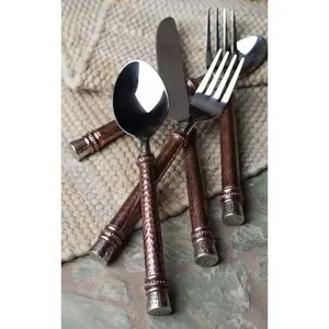 Ensemble de couverts en acier inoxydable à manche martelé de qualité supérieure fabriqués à la main pour les hôtels de mariage et les restaurants raffinés ensembles de couverts parfaits - Product Image 4