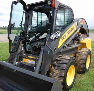 รถตักล้อยางนิวฮอลแลนด์ L228 รถตักขนาดเล็กประสิทธิภาพสูง สำหรับงานก่อสร้าง จัดสวน และเกษตรกรรม เครื่องยนต์ทรงพลังและดีไซน์แข็งแรงทนทาน - Product Image 1