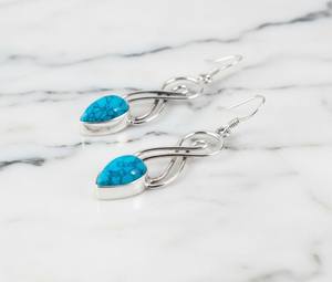 Pendientes Largos de Plata de Ley Chapados en Oro con Turquesa y Nudo Infinito, Joyería Bohemia para Fiestas - Product Image 6