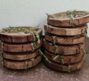 Mini cuenco de madera de acacia de forma hexagonal recién llegado, platos de madera natural a la venta, cuencos de madera de India - Product Image 4