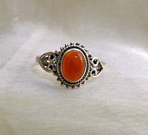 Anillo hecho a mano de piedras preciosas de plata de ley de alta calidad, anillo de cornalina de plata 925, anillo de plata con diseño de cabina ovalado de ónix rojo personalizado - Product Image 1