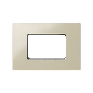 Cornice avorio con 3 semielementi e telaio per box americano (Simon 27 Play 2700613-031) - Product Image 1