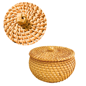 Panier en rotin élégant et fonctionnel avec couvercle parfait pour organiser votre chambre à coucher - Product Image 1