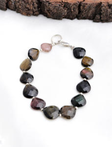 Cuentas facetadas de turmalina verde natural multicolor en forma de pera para la fabricación de joyería fina 10x11-12x12mm 43.20cts - Product Image 2