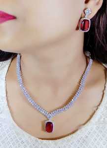 Dernier modèle de collier élégant en diamant américain serti d'une pierre rouge pour les femmes Mariage Fête Porter des bijoux indiens pour les femmes - Product Image 3