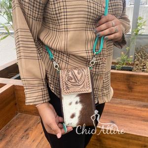 Nuevo bolso de barra cruzada móvil turquesa de cuero con pelo occidental hecho a mano, bolso de teléfono occidental de cuero genuino personalizado para mujer - Product Image 1