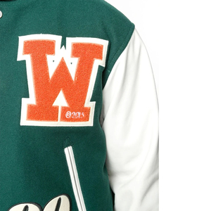 Chaqueta Varsity Negra de Último Diseño con Mangas de Cuero, Chaquetas Varsity para Mujer con Logotipo Bordado Personalizado a la Moda - Product Image 5
