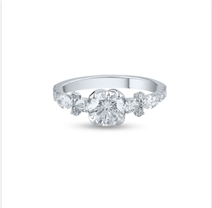 Impresionante anillo de diamantes de cinco piedras en oro blanco pulido para aniversario de bodas u ocasiones especiales joyería de la India - Product Image 1