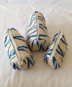 Bolsa de Maquillaje Acolchada de Algodón con Estampado Floral, Bolsa de Cosméticos de Viaje Mediana/Pequeña con Cremallera, Fabricante Mayorista de Estuches de Cosméticos - Product Image 3