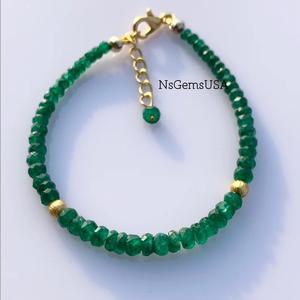 Bracelet vintage en émeraude verte, perles rondes facettées de 4 mm, bijoux de fête, design perlé, certifié par un tiers, unisexe - Product Image 1