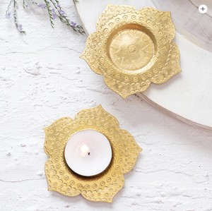 Nouveau bougeoir décoratif pour la maison en forme cylindrique gravure décorative en métal votive en finition rustique pour hôtel à la maison - Product Image 5