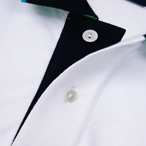 Camiseta de Manga Corta Blanca Sólida Personalizada para Hombre con Cuello en Contraste, Secado Rápido, Transpirable, Mezcla de Algodón, Estilo Casual - Product Image 2