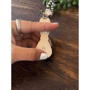 Pendentif en argent sterling fait main avec ruban, turquoise Royston, serti clos taille émeraude, style Navajo, avec numéro en or taille émeraude - Product Image 5