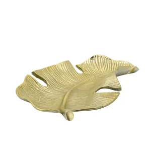 Plateaux Feuille en Métal Doré Plateau de Service Designer - Product Image 6