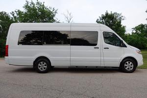 Sprinter 2500 2021, 1 Dueño, Conversión de Camioneta de Lujo, Motor Turbodiésel - Product Image 3