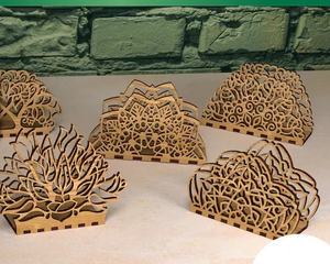 Divers modèles décoratifs du support de découpe laser de serviette, support en bois de bureau - Product Image 1