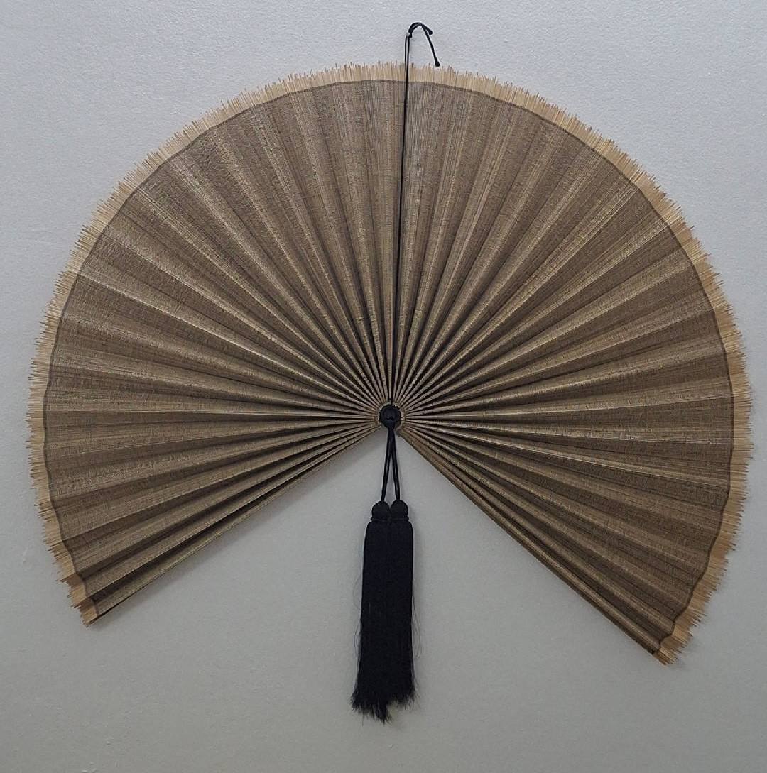 Natural/black thread