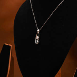 Radiant 14KT Solid White Gold Pendant Romantic Round Cut Lab Grown Diamond pour l'élégance de tous les jours ou les occasions spéciales - Product Image 3