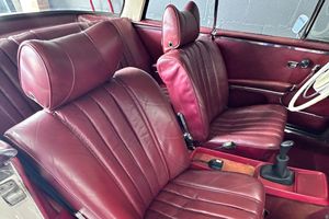Mercedes-Benz 280SE 3.5 Coupé de 1970, Usado en Buen Estado, Versión Europea, con Título de California, Transmisión Manual de 4 Velocidades - Product Image 5